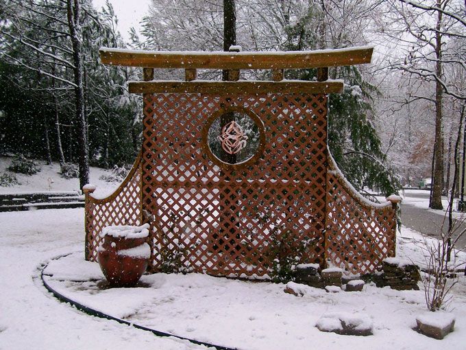 garden pergola with light spot in the center